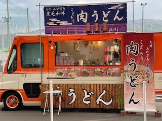 真味,キッチンカー,フードトラック,移動販売車,イベント,手配,出店,うどん,肉巻きおにぎり,関西