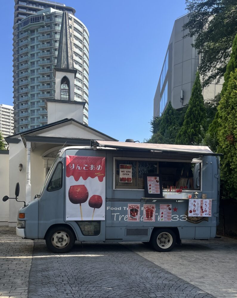 保護中: 【MerMa STORE（メルマストア）】キッチンカーのためのタペストリー通販サイトMerMa STORE 「りんごあめ」がドラマで使用されました。